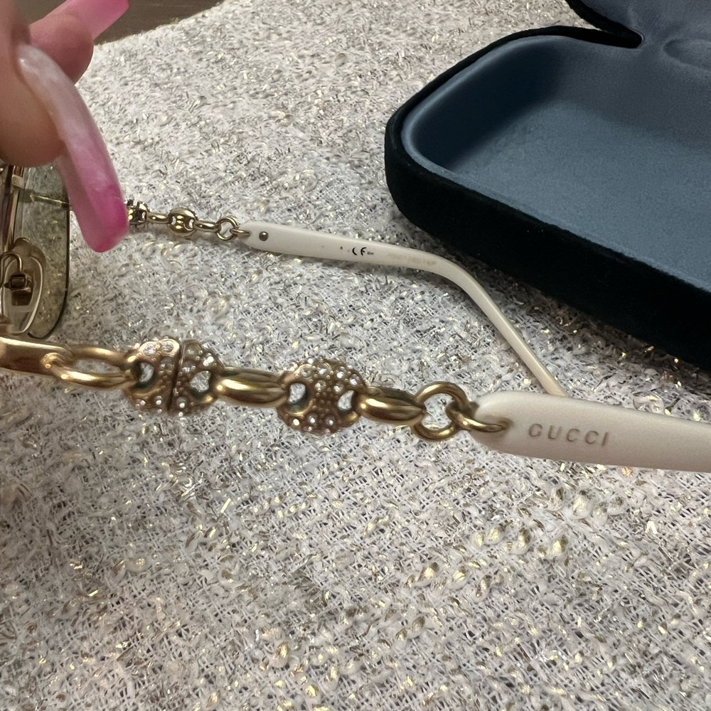 AUTHENTIC GUCCI Aviator Sunglasses with Gold Frame - Picture 4 of 10